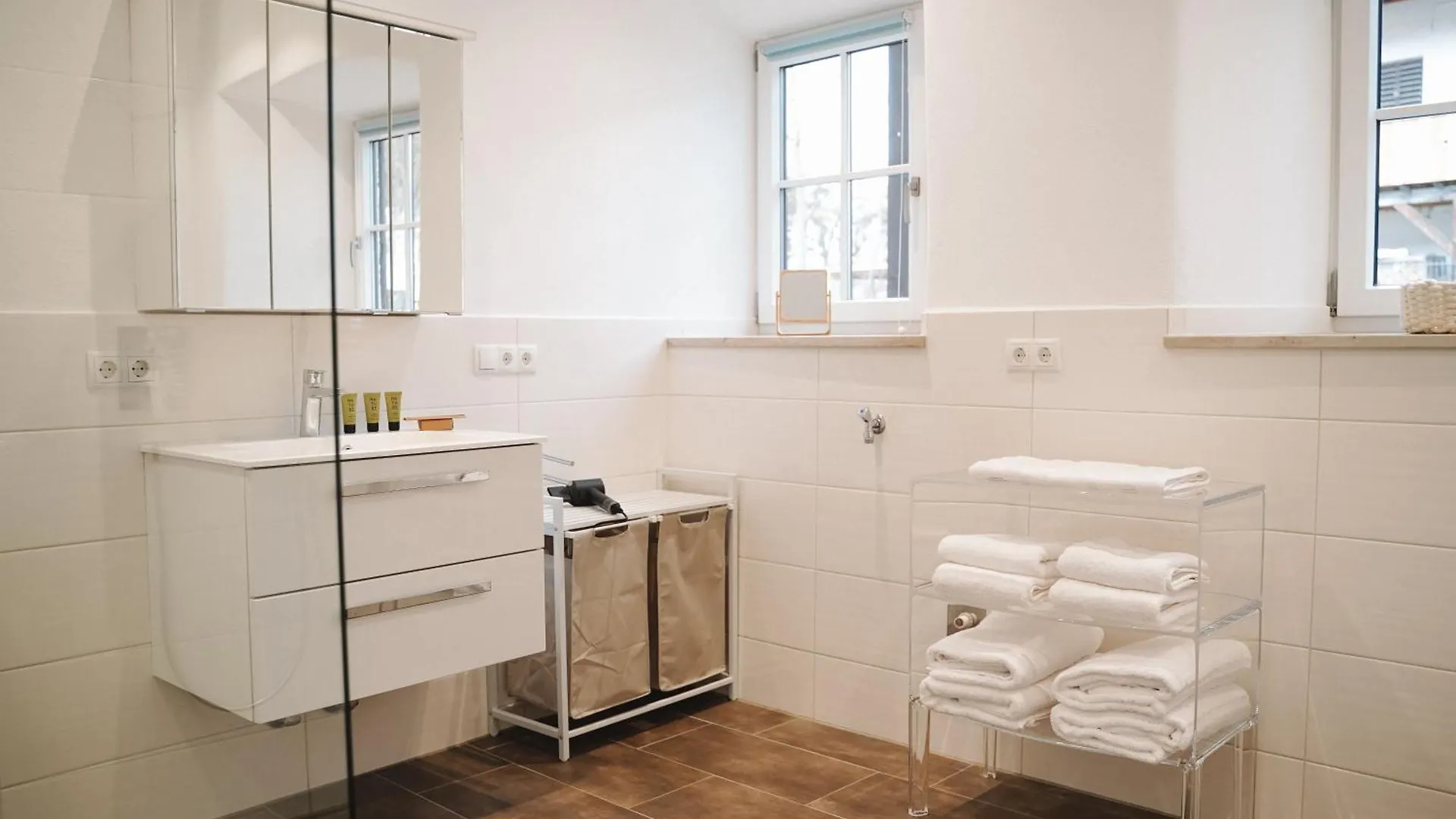 Black Horse Family Apartment - Barrierearm - Pfotenglueck - Familienzeit By Loewenherz Homes Stephanskirchen 0*,  Germany